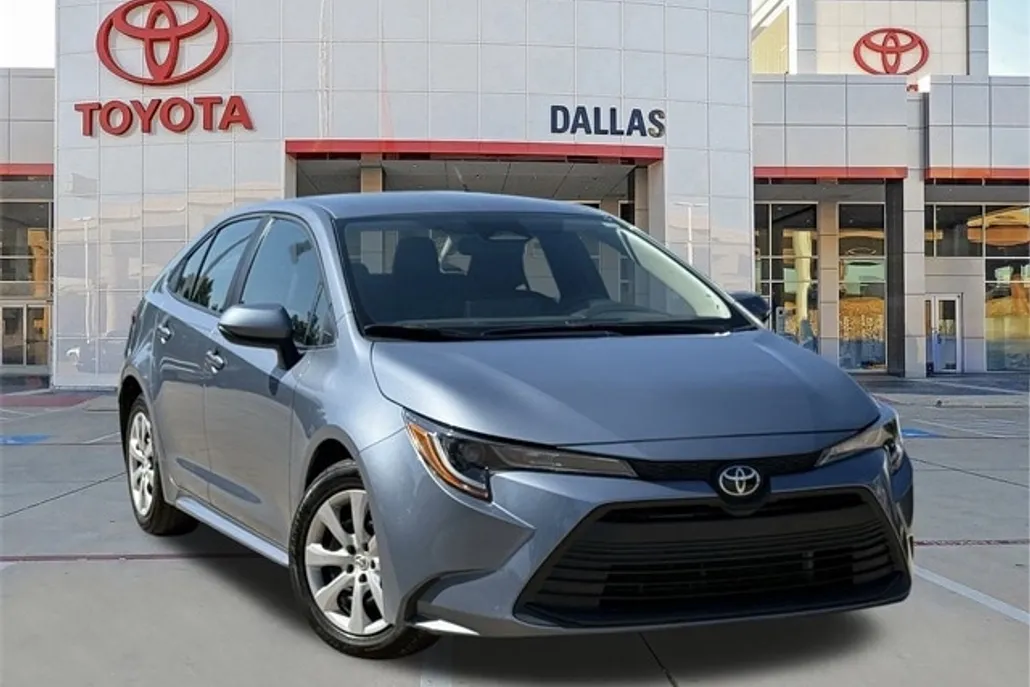 2024 Toyota Corolla LE photo 1
