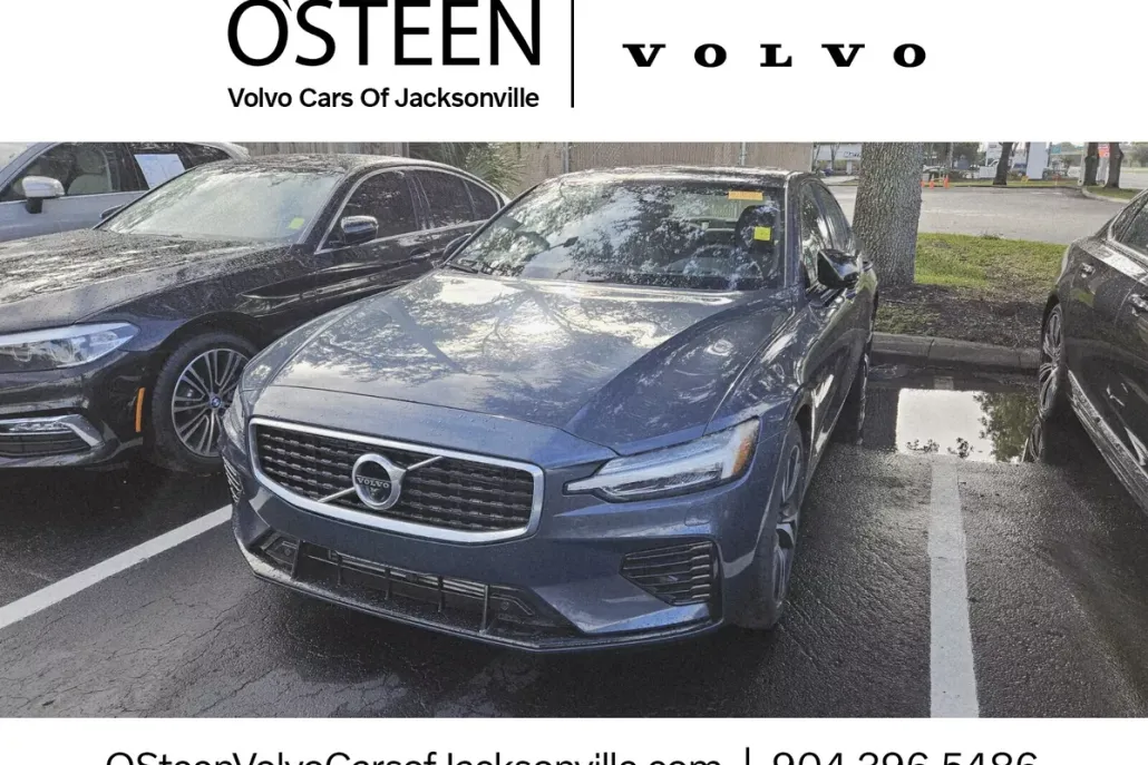 2019 Volvo S60 T8 R-Design photo 1