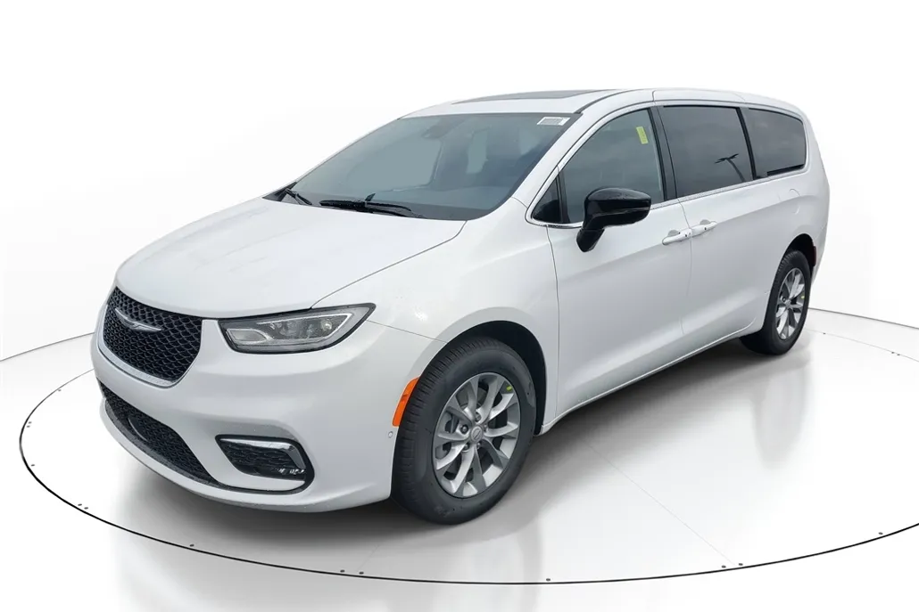 2026 Chrysler Pacifica photo 1