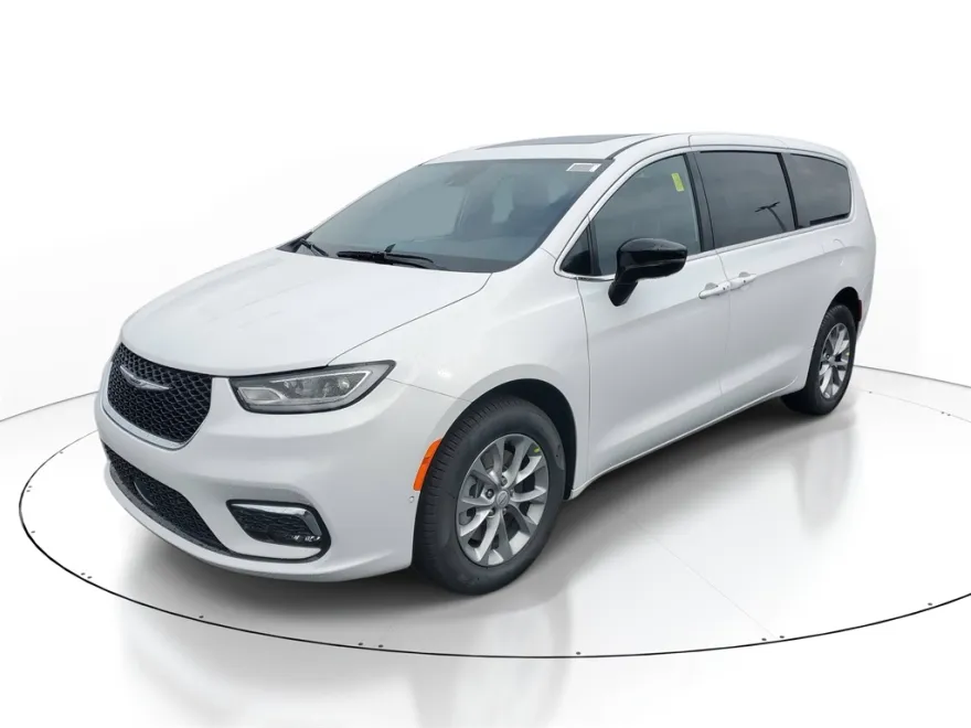 2026 Chrysler Pacifica photo 1