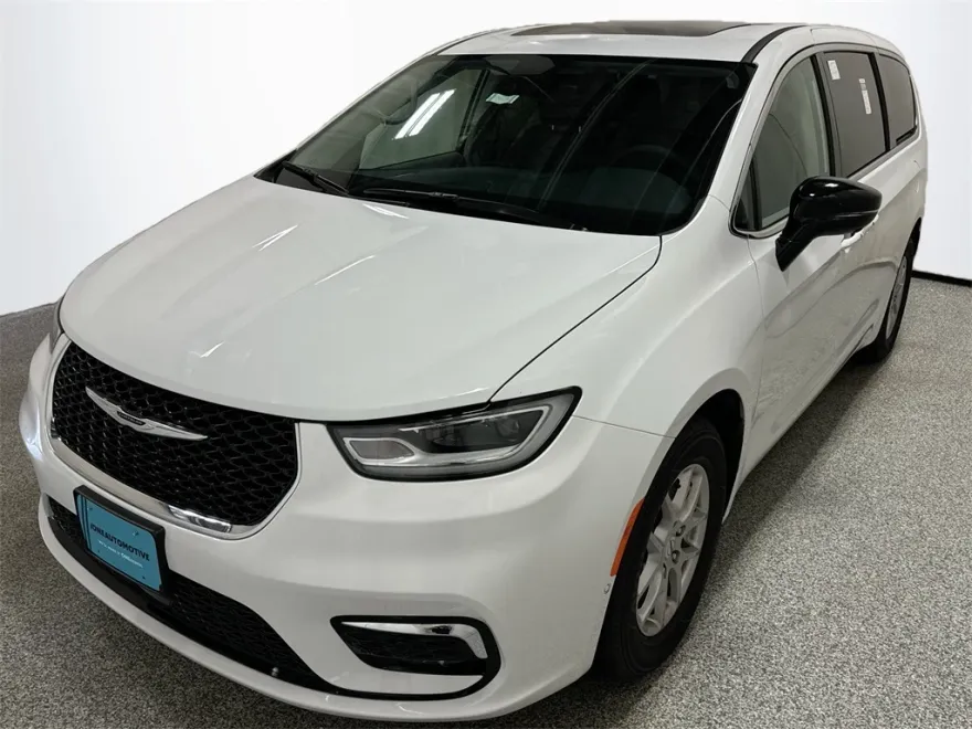 2024 Chrysler Pacifica Touring L photo 1