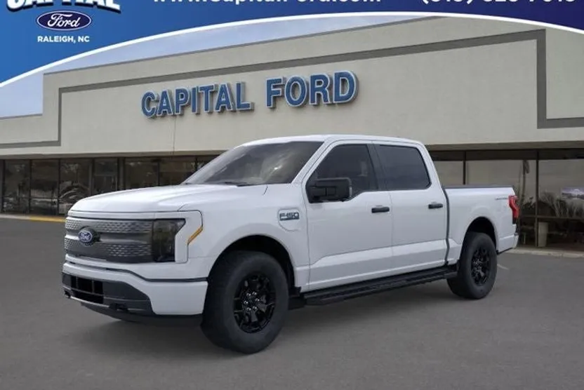 2025 Ford F-150 Lightning XLT photo 1