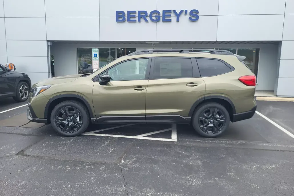 2025 Subaru Ascent Onyx Edition Touring photo 1