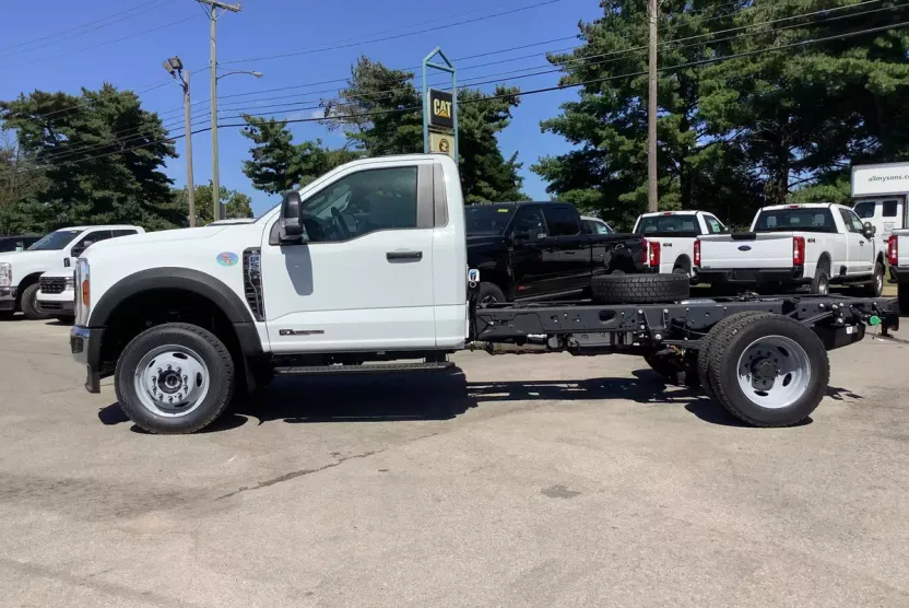 2025 Ford F-550 photo 1