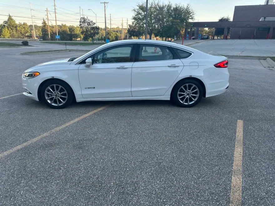 2017 Ford Fusion Hybrid SE photo 1
