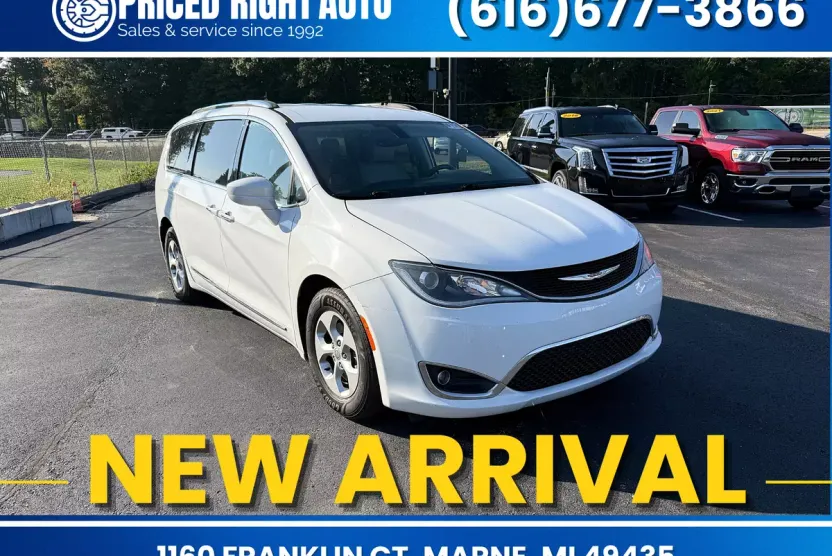 2017 Chrysler Pacifica Touring Plus photo 1