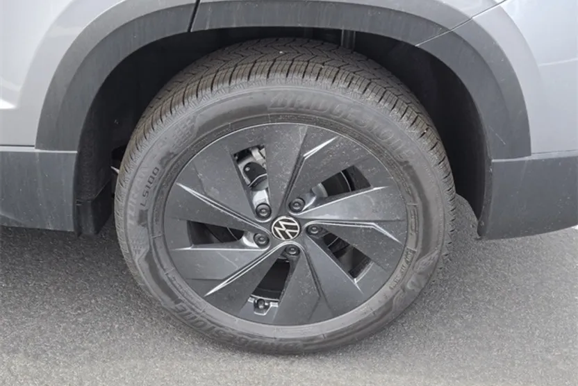 2025 Volkswagen Taos S photo 1