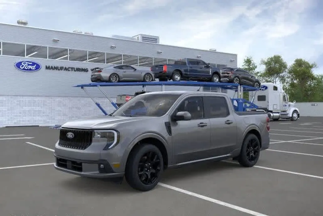 2025 Ford Maverick photo 1