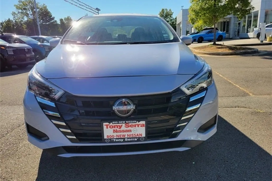 2025 Nissan Versa 1.6 SV photo 1
