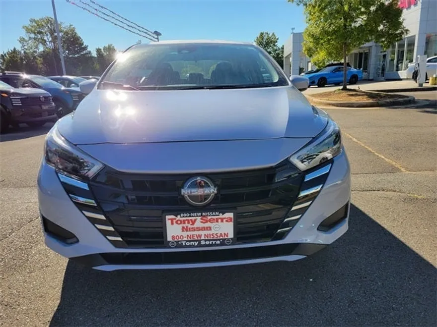 2025 Nissan Versa 1.6 SV photo 1