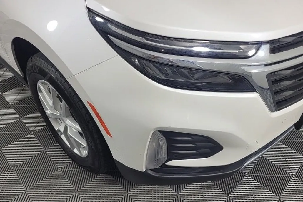 2022 Chevrolet Equinox LT photo 1
