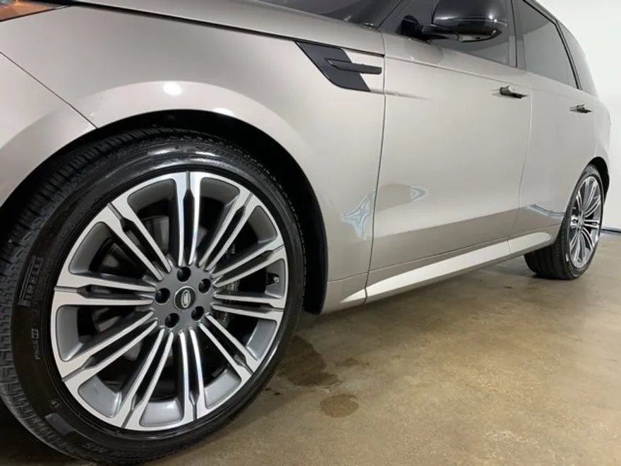 2023 Land Rover Range Rover Sport SE photo 1