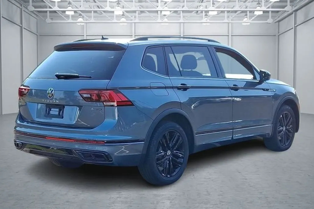 2022 Volkswagen Tiguan SE R-Line Black photo 1