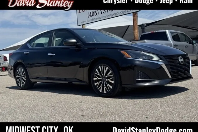 2024 Nissan Altima 2.5 SV photo 1