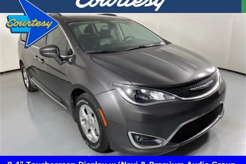 2020 Chrysler Pacifica Hybrid Touring L photo 1