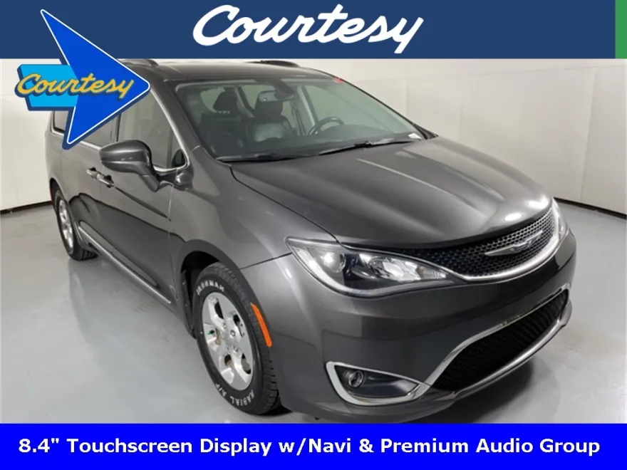 2020 Chrysler Pacifica Hybrid Touring L photo 1