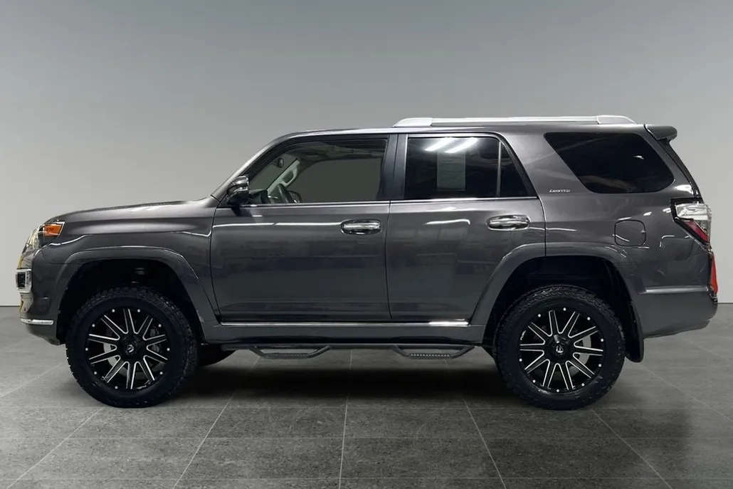 2016 Toyota 4Runner Limited photo 1