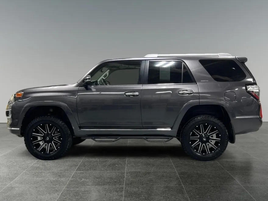 2016 Toyota 4Runner Limited photo 1