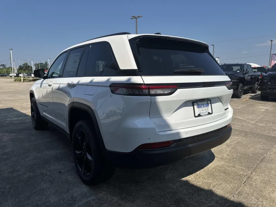 2025 Jeep Grand Cherokee Limited photo 1