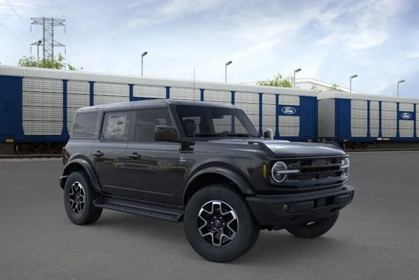 2025 Ford Bronco Outer Banks photo 1