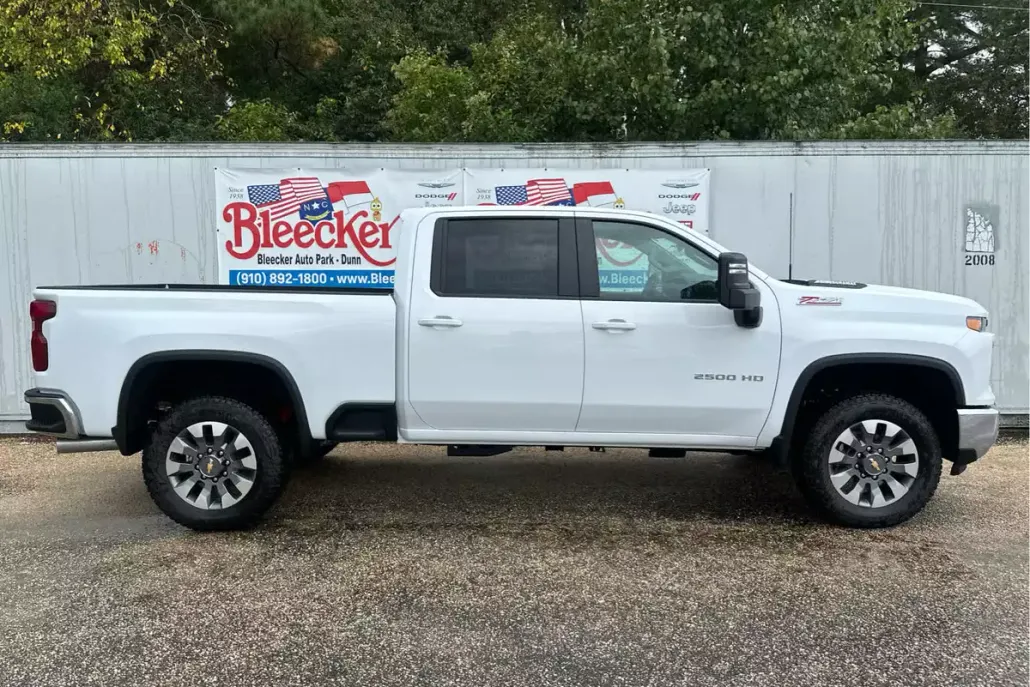 2026 Chevrolet Silverado 2500HD LT photo 1