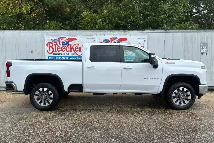 2026 Chevrolet Silverado 2500HD LT photo 1