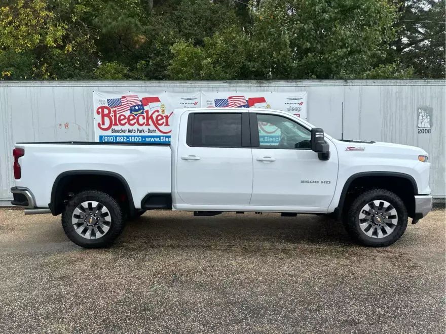 2026 Chevrolet Silverado 2500HD LT photo 1