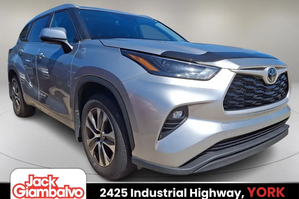 2023 Toyota Highlander XLE photo 1