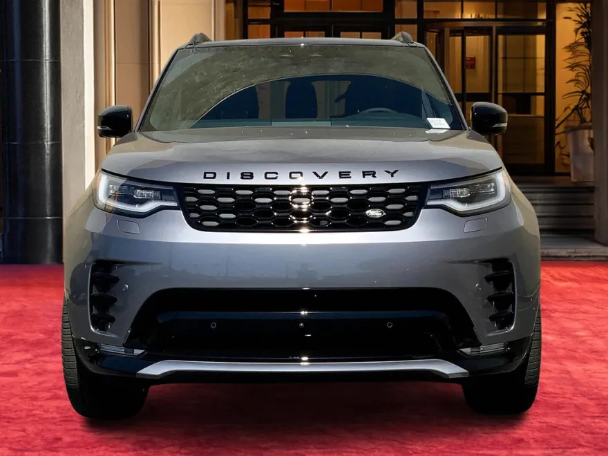 2025 Land Rover Discovery P300 Dynamic SE photo 1