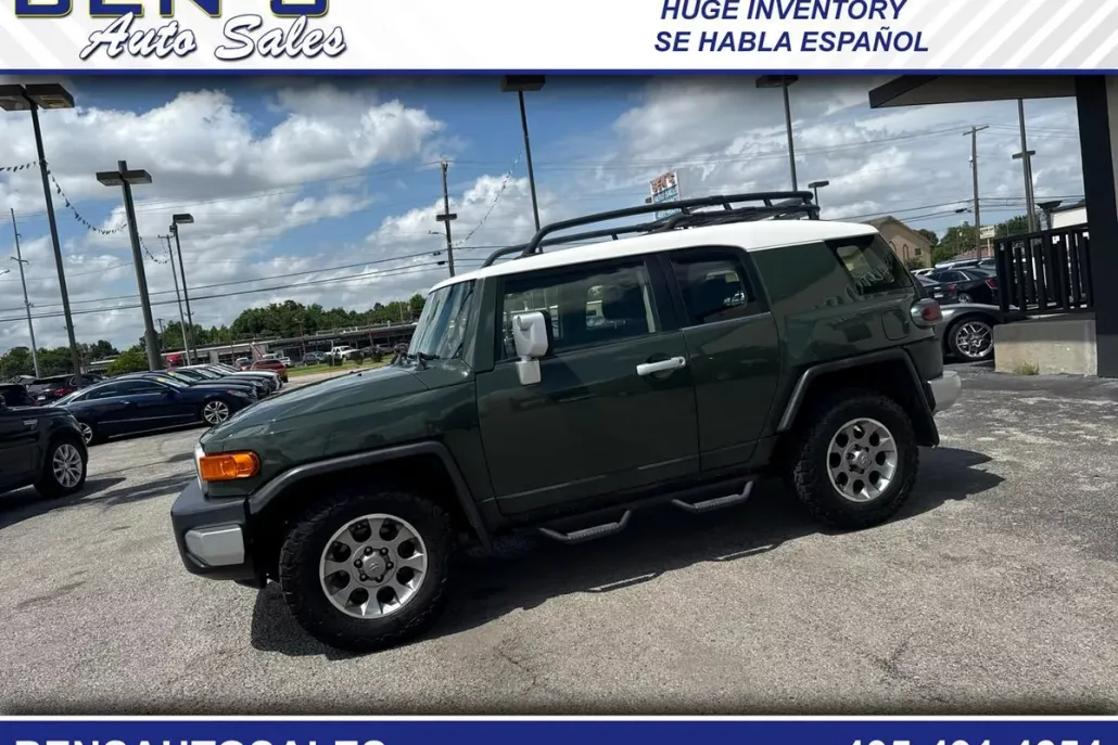 2013 Toyota FJ Cruiser Base photo 1