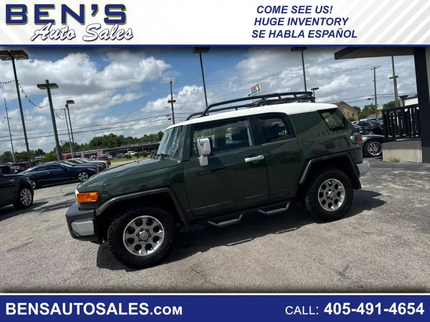 2013 Toyota FJ Cruiser Base photo 1