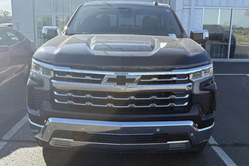 2023 Chevrolet Silverado 1500 LTZ photo 1