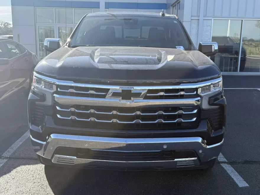 2023 Chevrolet Silverado 1500 LTZ photo 1