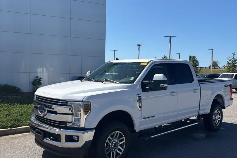 2019 Ford F-250 Lariat photo 1
