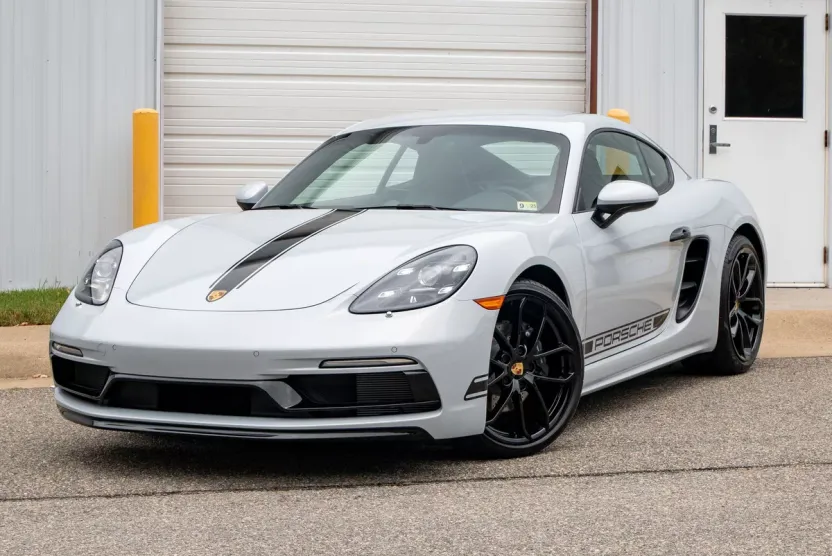 2024 Porsche Cayman photo 1