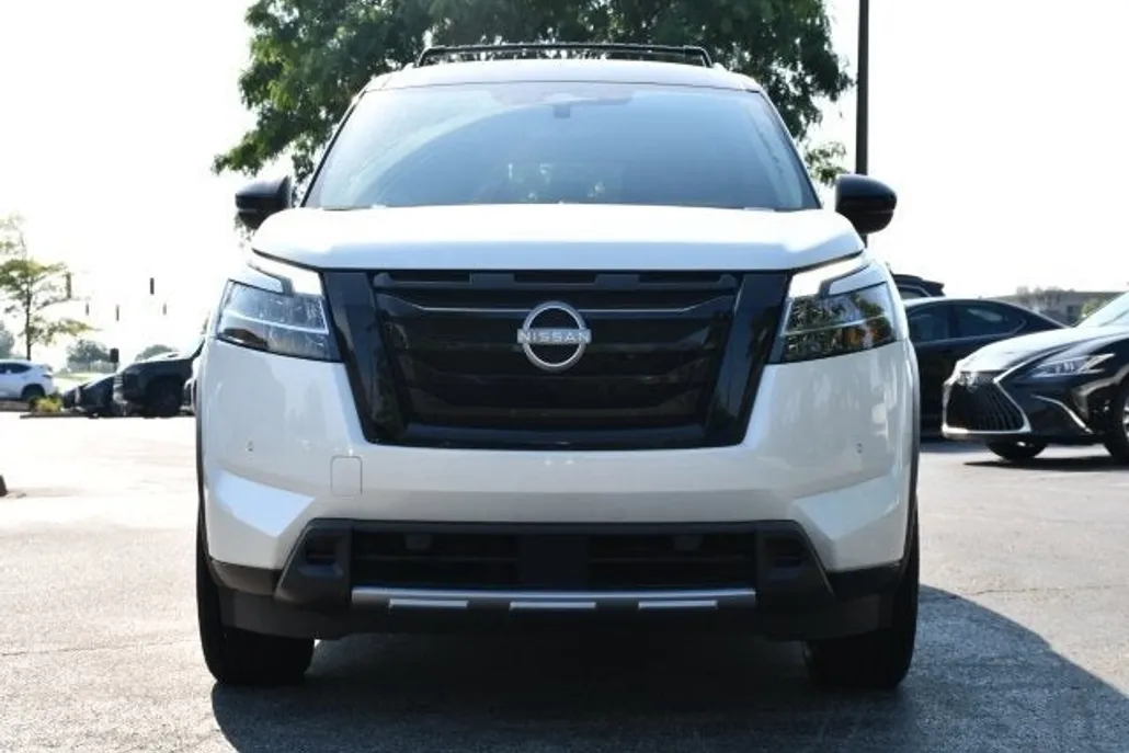 2024 Nissan Pathfinder SL photo 1