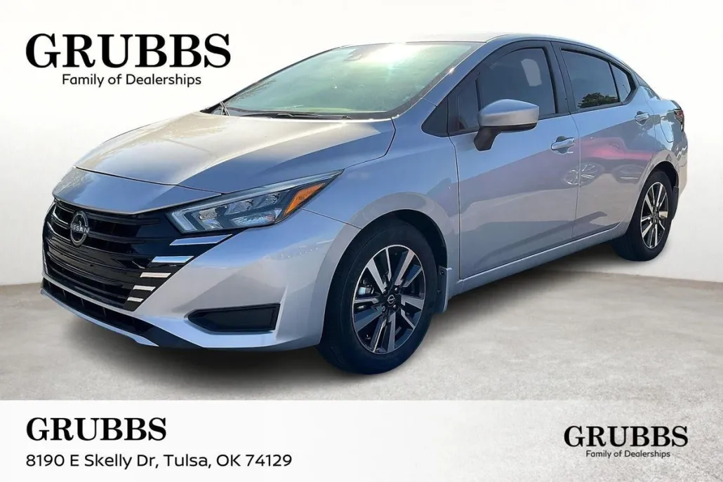 2025 Nissan Versa SV photo 1