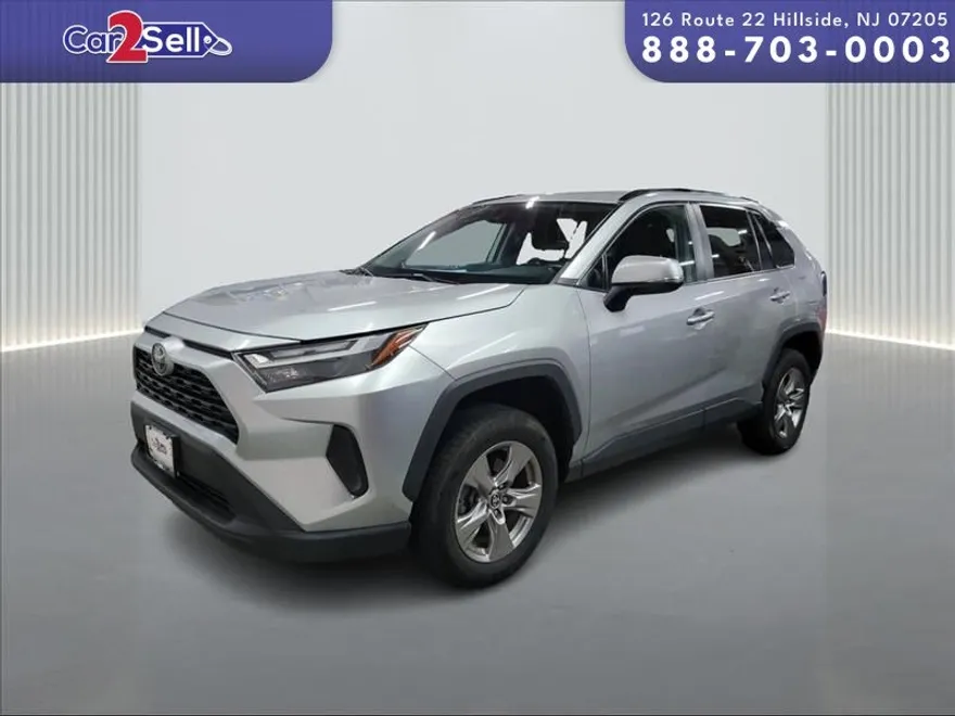 2022 Toyota RAV4 XLE photo 1