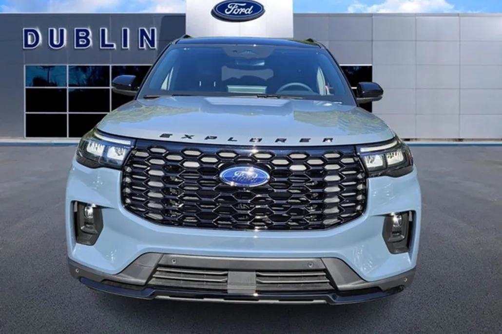 2025 Ford Explorer ST-Line photo 1