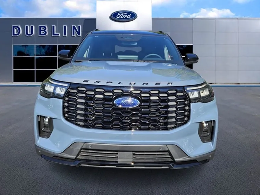 2025 Ford Explorer ST-Line photo 1