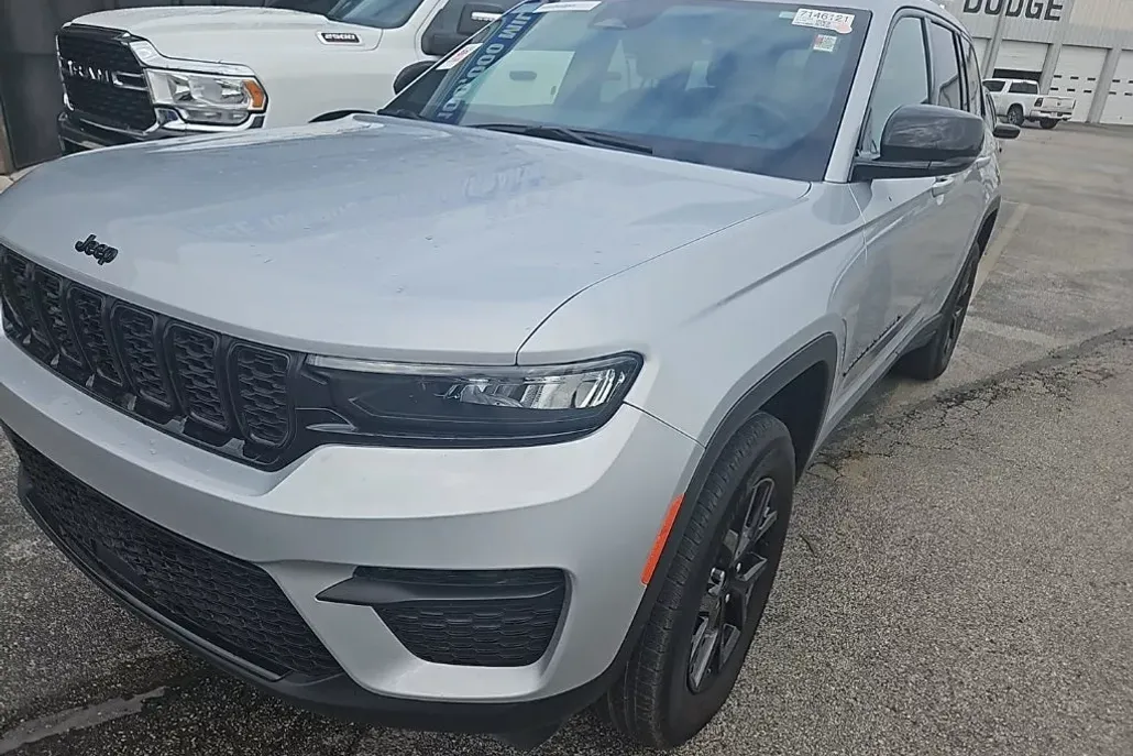 2024 Jeep Grand Cherokee Altitude photo 1