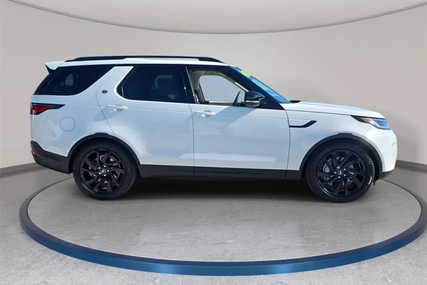 2024 Land Rover Discovery S photo 1