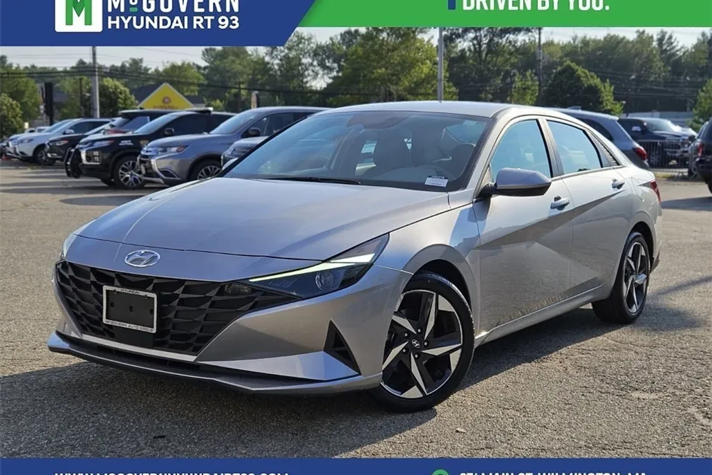 2023 Hyundai Elantra SEL photo 1