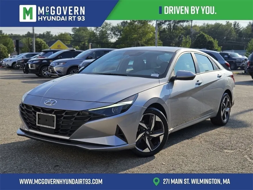 2023 Hyundai Elantra SEL photo 1