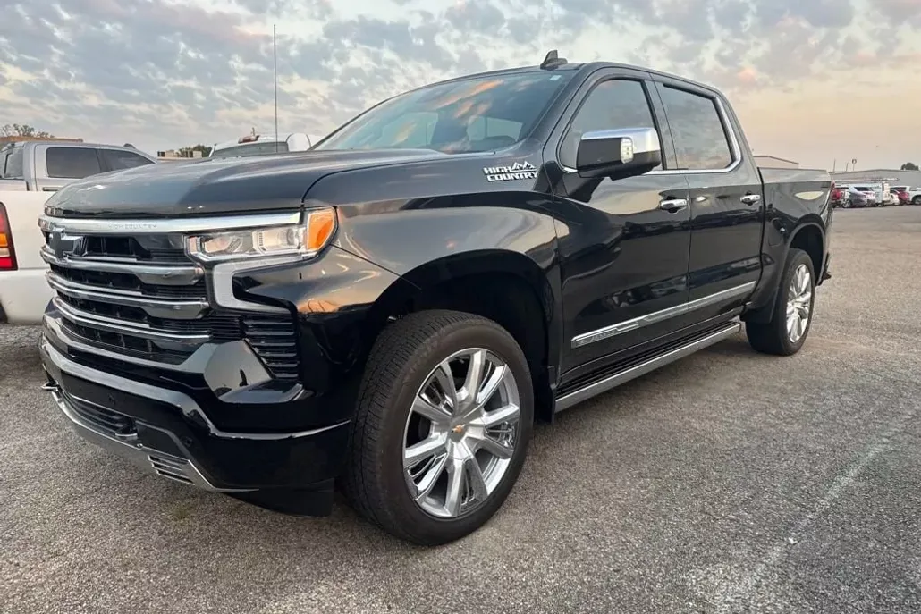 2024 Chevrolet Silverado 1500 High Country photo 1