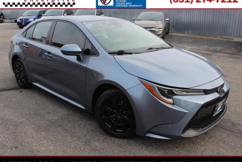 2021 Toyota Corolla LE photo 1