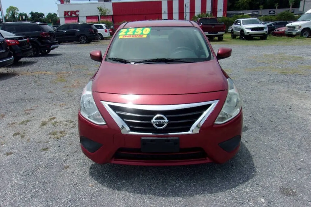 2017 Nissan Versa 1.6 SV photo 1