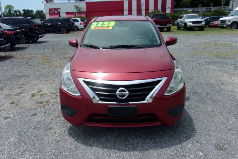 2017 Nissan Versa 1.6 SV photo 1