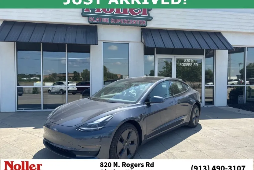 2023 Tesla Model 3 photo 1