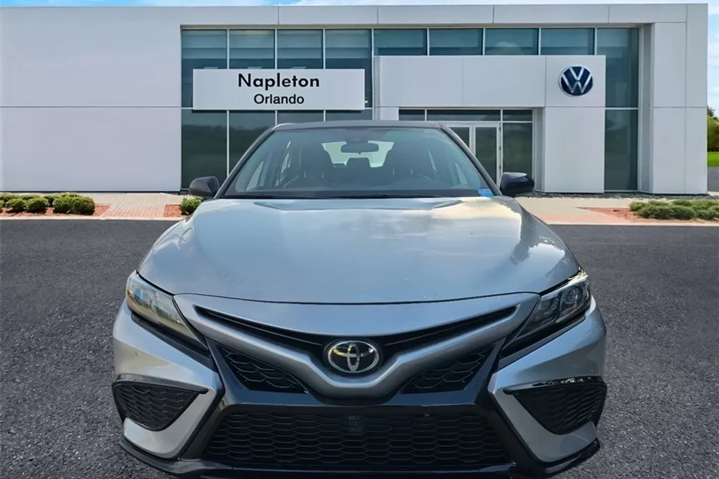 2023 Toyota Camry SE photo 1